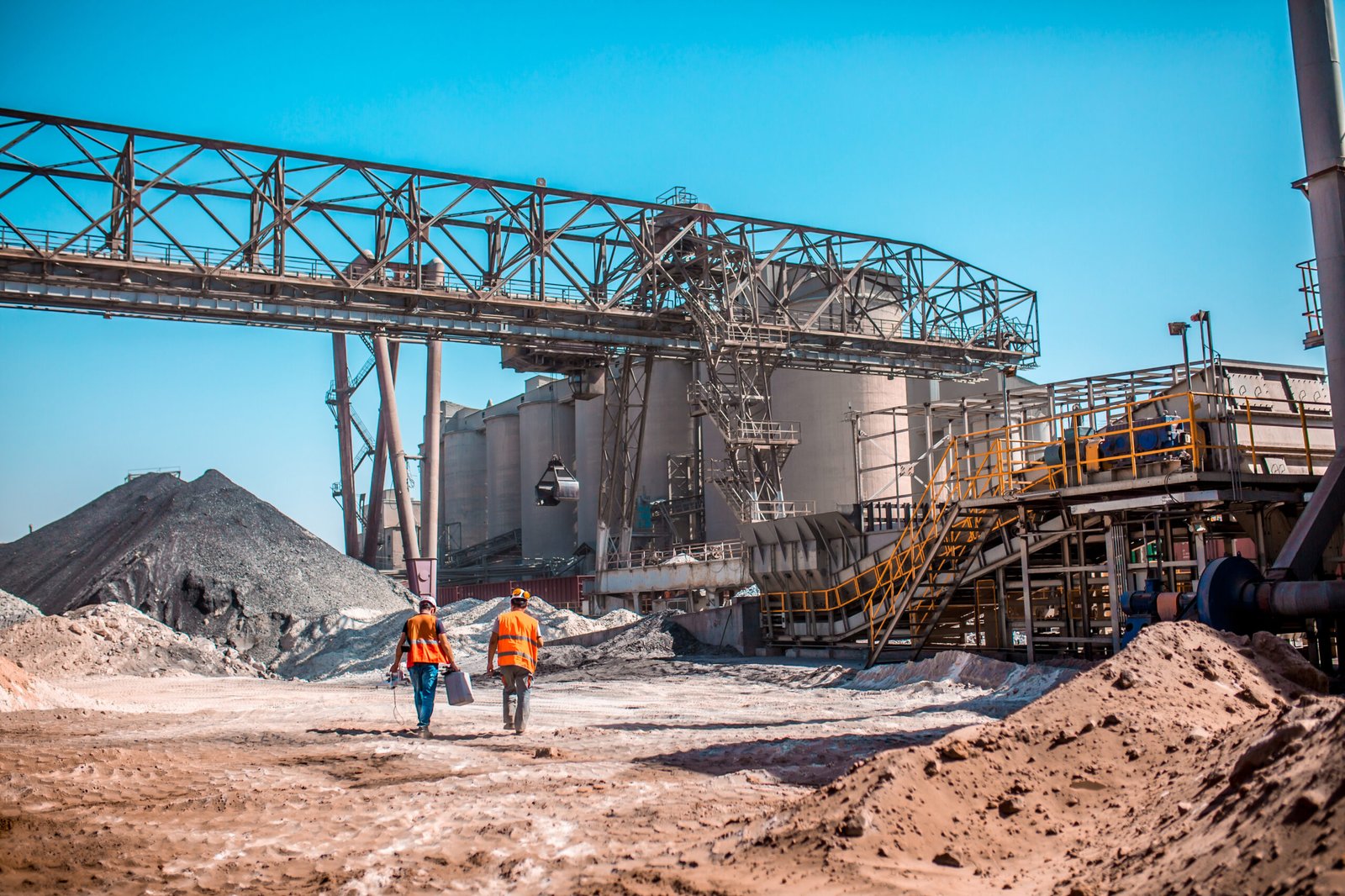 Mining automation technology showcasing advanced mining robots improving extraction, safety, and efficiency.